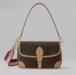 Designer Women Bag Tote Luxury Fashion Handväska axelväskor handväska hög kvalitet med mönster blommor bokstäver