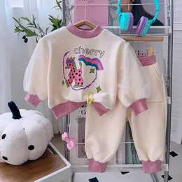 Giyim Setleri Kızlar Takım Kış Kalın Polar Karikatür Sweatshirt Pantolon Moda Koreli Sıcak Peluş Çocuk Günlük Set Çocuk Kıyafetleri 231207