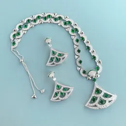 Coleção de designers Moda Estilo Brincos Colar Mulheres Lady Inlay Cheio de Diamante Verde Zircão Cúbico em forma de pêra Pingente em forma de leque Conjuntos de joias para festa à noite