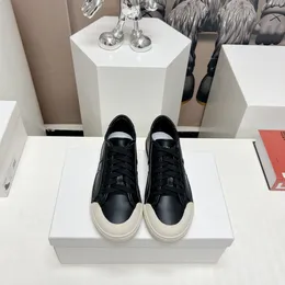 Herbst/Winter 2024 neue Luxus-Design-Damen-Schnür-Freizeitschuhe mit rundem Kopf und ikonischem Triomphe-Muster