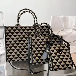 Luxurys Symbole Tote Bag 3 boyut büyük tasarımcı el çantası nakış moda dükkan üçgen çanta kadın çapraz deri üst tutamaklı çanta adam tuval kavraması