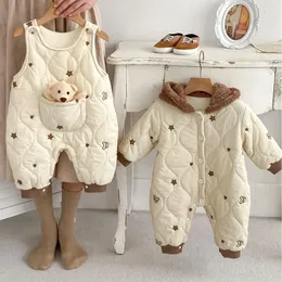 Rompers Ins Korean Winter Infant Kids Girls VNeck CottonLined Jumpsuits Floral Pattern born Baby Thick Warm Outwear Romper 024M 231207