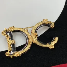 Nuova spilla alla moda piena di diamanti Personalità elegante risvolto temperamento versatile spilla accessori per maglioni oro rosso Perla Diamante scheggia Ottone una spilla alberi