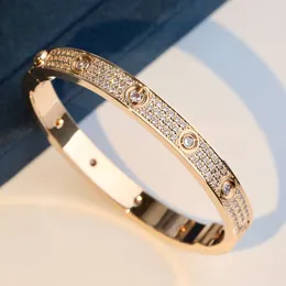 Armband armband för kvinnor män v-guld pläterade guldband inlaid 10 cz full diamant 2 3 rad 4mm 6 mm bred nagelarmband designer smycken gåva med låda