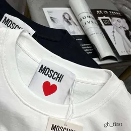 Moschino T-Shirts Mos bestickter Schneeanzug Bär Liebe Herren Designer T-Shirt Baumwolle Grafik T-Shirt Paar Sommer T-Shirts Casual Kurzarm 4740 8100
