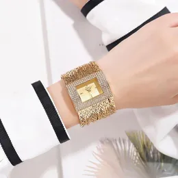 Wristwatches 2023 Fashion Square Multi Layered Bracelet Women's Quartz Diamond Watch Ladies Wrist