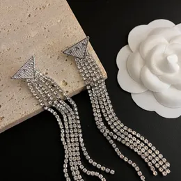 Orijinal tasarımcı elmas püskül küpe klasik butik hediye küpeler doğum günü düğün hediyesi yüksek kaliteli mücevher kadınları yeni gümüş kaplama cazibe saplama küpe