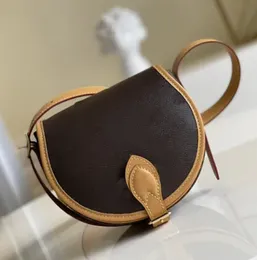 Bolsa vintage transversal feita de lona revestida com acabamento e alças de couro genuíno