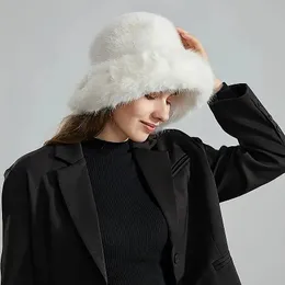 Szerokie brzegowe czapki wiadra zimowa sztuczna futra kapelusz dla kobiet w cieple pluszowy rybak puszysty mody na zewnątrz Panama Prezent 231208