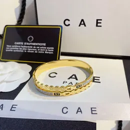 Armreif Europa Amerika Modestil Armbänder Frauen Designer Brief Armband Kristall 18 Karat vergoldet Edelstahl Hochzeit Liebhaber DHSJD