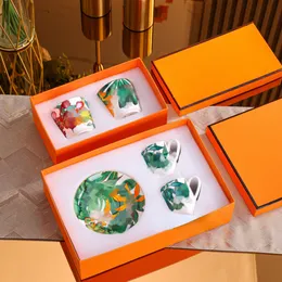 디자이너 컵과 접시 세트 뼈 중국 커피 컵 접시 식물 패턴 애프터눈 티컵 생일 집들이 결혼 선물 상자