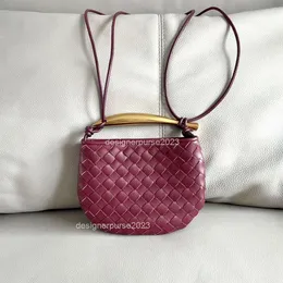 Venete handhållna kvinnor sardin damväskor färg klassisk kassett bottaga designer metall väska solid haj vävd bun axel mini rem kvinnor purses 1sq6