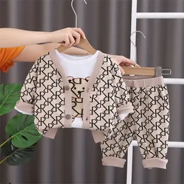 의류 세트 2023 봄 가을 가을 아기 소년 여자 옷 desginer round neck 만화 티셔츠 셔츠 스포츠 바지 2pcs toddler 1 3 t 231207