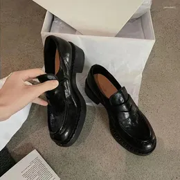 Dress Shoes Retro Chunky Heel Patent Leather Pleated Women Solid Colour Heighten Saltos Alto Femininos Zapatos Para Mujeres