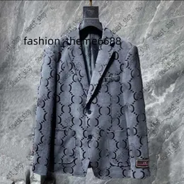 Ausgefallener Anzug für Jungen, Frühlings-Herrenanzüge, Blazer, Westernkleidung, Designer-Männer, klassischer Blazer mit Buchstabendruck, Herbst, Luxus-Outwear-Mantel, Slim-Fit-Buchstaben-Patchwork