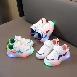 Scarpe da ginnastica Vari stili Scarpe da bambino per bambini Ragazze illuminate luminose per bambini Scarpe da bambino casual traspiranti con suola morbida 231207