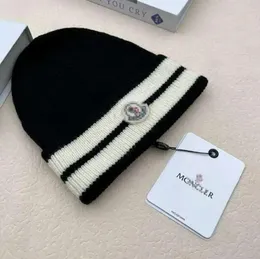 2023 Designer Wool Sticked Hat Moncier Högkvalitativ utförande Varm stickad hatt NFC Identifierbar webbplats inomhus och utomhusklass klassisk trend