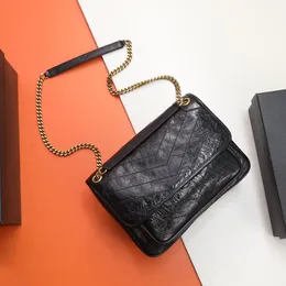 Top533037 디자이너 핸드백 금 및 은색 체인 어깨 가방 중간 크기의 클러치 플랩 토트 가방 지갑 지갑 지갑 고체 Hasp Square Stripes 여성 고급 핸드백