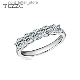 Con pietre laterali Tezzc 5 pietre da 1,5 ct Anello Moissanite per le donne S925 Argento sterling Premium Eternity Wedding Band Anello anniversario Gioielleria raffinata YQ231209