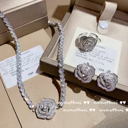 Set di gioielli da sposa Collana di fiori di lusso Anello pendente con nappa placcato oro 18 carati 231208