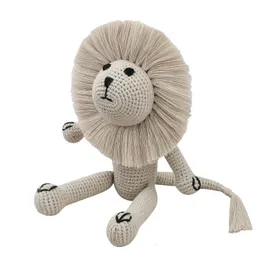 Bambole di peluche 28 cm Baby Uncinetto Farcito Leone Bambini Coccole Bambole Mini Animali lavorati a maglia Peluche Neonati Nursery Room Decor Regali di compleanno 231208