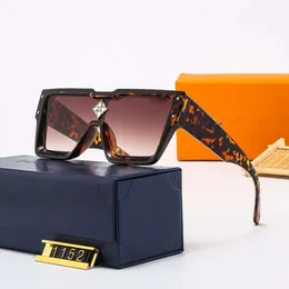 デザイナーのLoius Vuiton Sunglasses Square Men's and Women's Large Frame Women's One-Piece Matching Photo Sunglasses