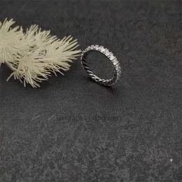 Fede nuziale di lusso Designer Classico Anelli d'amore eterno Cavo intrecciato Linea di pietre bianche in argento sterling con anelli di diamanti Pav