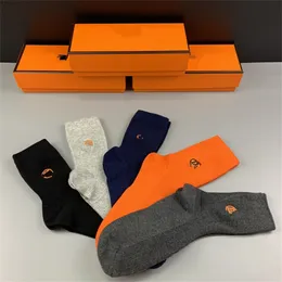 Toppsäljande män kvinnor lyxiga strumpor ullstrumpor högkvalitativa äldre gator bekväma knä sockdesigner z3