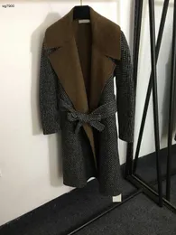 Wełniany płaszcz Designer Overcoat Długie rękawie z kapturem wełniana kurtka Windbreaker Pas Pas Projekt TAILS Moda Logo ciepłe kardigan 08 Nowe przybysze