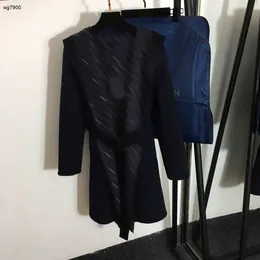 Wełniany płaszcz dla kobiet projektantka płaszcza z kapturem z kapturem z kapturem z kapturem Windbreaker Pas Pas Pas Projekt TAILS Moda Logo Druk Overcoat Dec 08 Nowe przybysze