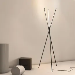 Zemin lambaları Minimalist tripod lambası siyah led çizgi ayakta duran ışıklar ev dekor aydınlatma uzun oturma odası yatak odası yanında 235e