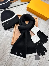 Hattar Scarve Gloves Set Designer Mens Beanie Set Luxury Hat Sticked Caps Ski Scives Unisex Set for Winter