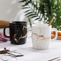 380 ml Marmor mit Goldeinlage Keramik-Kaffeetassen mit mattem Finish, Schwarz-Weiß-Büro-Trinkmilchbecher, Tassen, Geschenke T200506243J