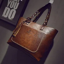 Ретро -коричневый тота с большими мощными сумками высококачественная кожаная сумочка с тенойкой ручкой.