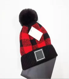 Diseñador de hombres Gorro de invierno Mujeres Gorros de calavera Gorro Sombreros de esquí Máscara Snapback Algodón para hombre Unisex Cashmere patchwork Letras Lujo Ou2809560