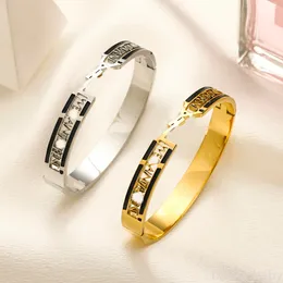 Designer Armband V Logo Charm Bangle Gold Plated rostfritt stål Diamond Armband Luxury Armband Designer Smycken Högkvalitativ bröllopsfest gåva