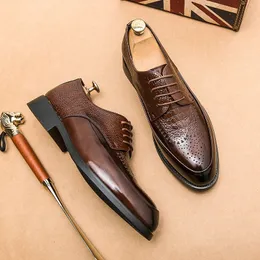 441 Estilo de alta qualidade Estilo italiano Vestido de noiva formal italiano Ponto de ponta dos dedos dos dedo do pé dos homens Brogues Oxford Sapatos 231208 921