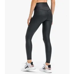Gilded Naken Leather Yoga Pants Kvinnor Leggings Hög midja Tät elastisk sport Leggins Gymkläder Kör Fashion Fiess Workout Wear 688SS