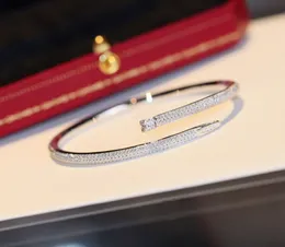 Толстый браслет из золота 2024 V класса люкс в стиле панк со всеми бриллиантами двух цветов с покрытием для женщин, свадебные украшения, подарок, имеют штамп PS2063