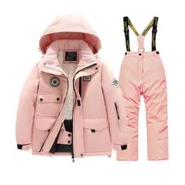 Другие спортивные товары Детский лыжный костюм для мальчиков и девочек, зимняя плюшевая одежда из плотного хлопка, комплект брюк, зимняя куртка для сноуборда, брюки, водонепроницаемая одежда 231211