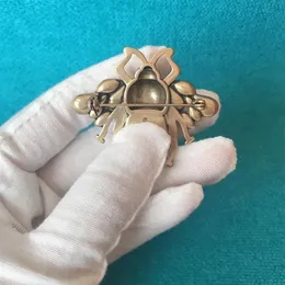 Broche de abelha vintage com carimbo, feminino, menina, cristal, abelha, carta, broche, alfinete de lapela, acessórios de joias de alta qualidade 333m