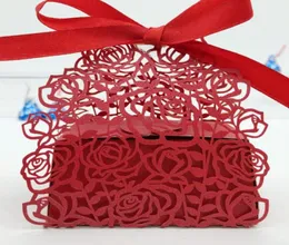 Design3 100pcs Laser Cut Hollow Rose Flower Candy Box Box Box مع شريط لحفل الزفاف لحفل الطفل دش صالح هدية 7055502