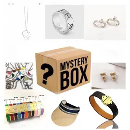 Tres piezas de joyería en una caja Cajas misteriosas de la suerte Existe la posibilidad de abrir collar, pulsera, pendientes, sombrero, más regalo, 264g