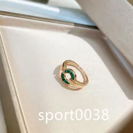 Tasarımcılar Rings Luxurys Love Ring Luxury Designer Takı Klasik Yüksek Kaliteli Büyüleyici ve Zarif Takı Moda Yüzükleri İyi 210H