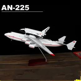 Modelo de aeronave elétrica/rc carro An-225 Mriya Alloy modelo de avião grande modelo de aeronave de transporte aéreo simulação de metal modelo voador som e luz presente infantil 231208