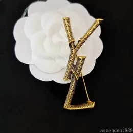 Mulheres de luxo designer marca carta broches cristal strass jóias broche pérola pino casar presentes festa natal acessórios