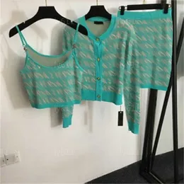 Conjunto de ropa de diseñador para mujer Carta de manga larga Cardigan de punto Camisola Falda corta de punto Moda Verde Conjuntos de tres piezas para trajes de mujer