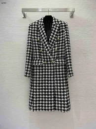 Brand Coat Designer Płaszcz Kurtka z kapturem z kapturem z kapturem Modna Modna Plaid Buttons Windbreaker ciepły kardigan z długim rękawem 11 grudnia Nowe przybysze