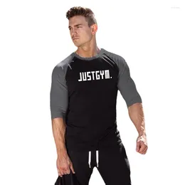 Мужские футболки Muscleguys, весенне-осенняя мужская модная футболка с круглым вырезом и хлопковым принтом в стиле пэчворк, с рукавом семь четвертей