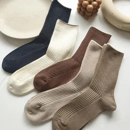 Frauen Socken 5 Paar japanische Set Feste Farbe Frauen lässig Baumwolle Herbst Einfache mittlere Länge